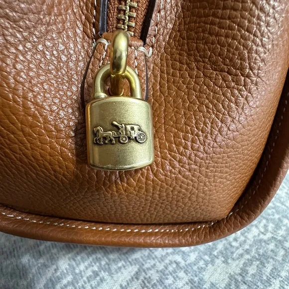 COACH Brooke Carryall 28 (Burnished Amber) - Picture 5 of 11